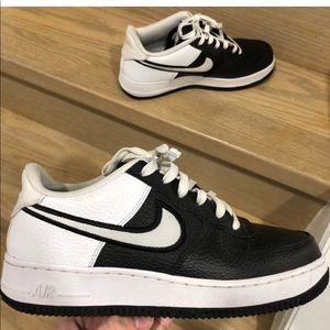 Air Forces 1 07 LV8 Black White